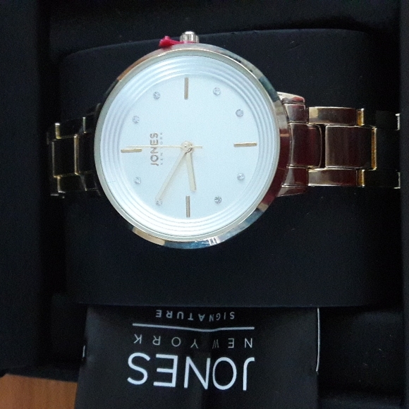 Jones New York Signature Watch Gold Color Adjustable Band - Picture 1 of 3